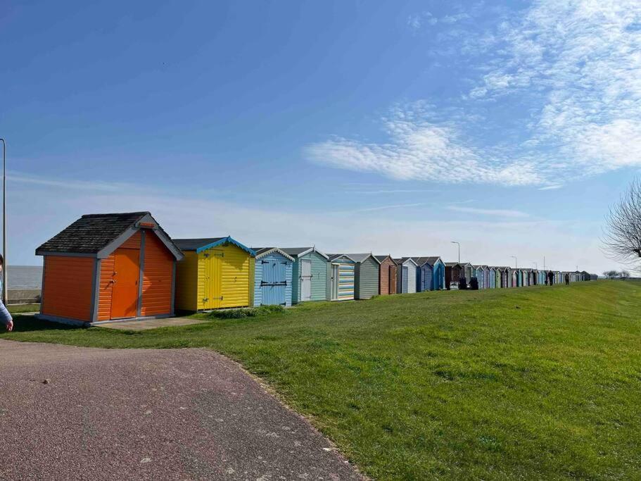 Lola'S Caravan. Your Home Away From Home. Parkeston Exterior photo